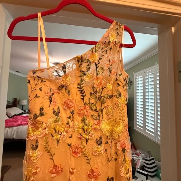 MacDuggal Formal Stunner - Picture 12 of 17